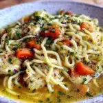 einfache Nudelsuppe mit Suppengrün - featured image