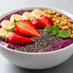 cremige Beeren Smoothie Bowl mit Chiasamen - featured image