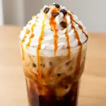 Cremiger Karamell-Frappé - featured image