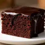 einfacher Schokoladenkuchen mit Ganache - featured image