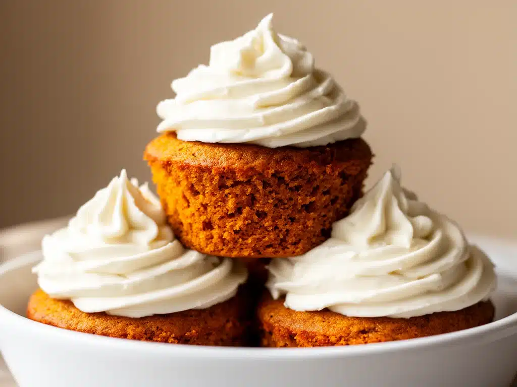 Fluffy Kürbis Cupcakes mit Frischkäse-Frosting - featured image