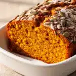 herbstliches Kürbisbrot mit Kernen - featured image